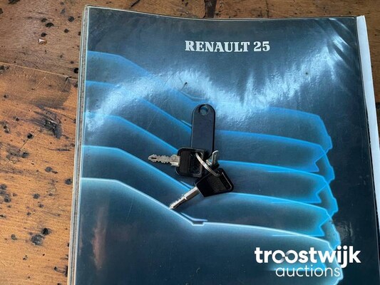 Renault 25 V6 Injection Car