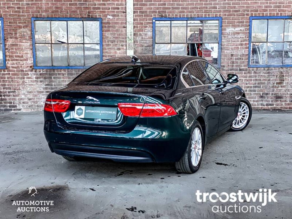 Jaguar 2.0 D R-Sport Auto