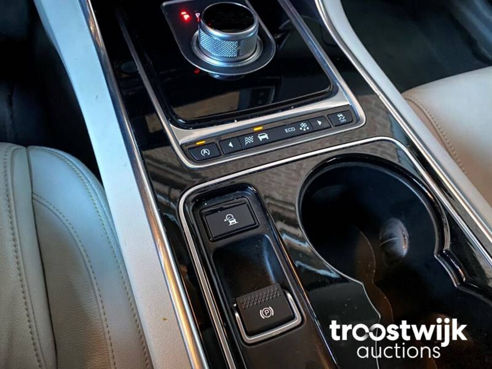 Jaguar 2.0 D R-Sport Auto