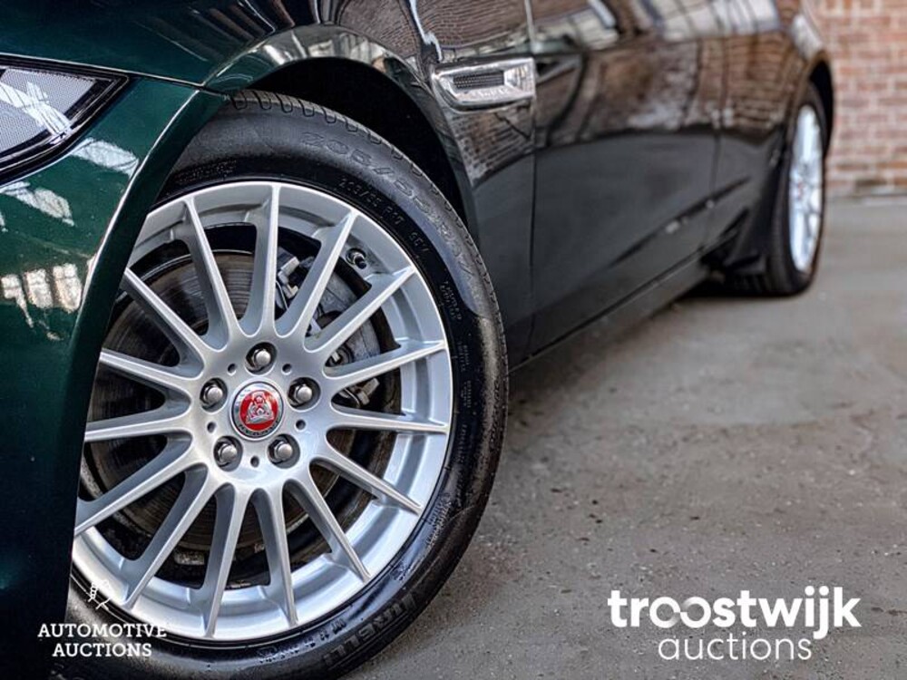 Jaguar 2.0 D R-Sport Auto