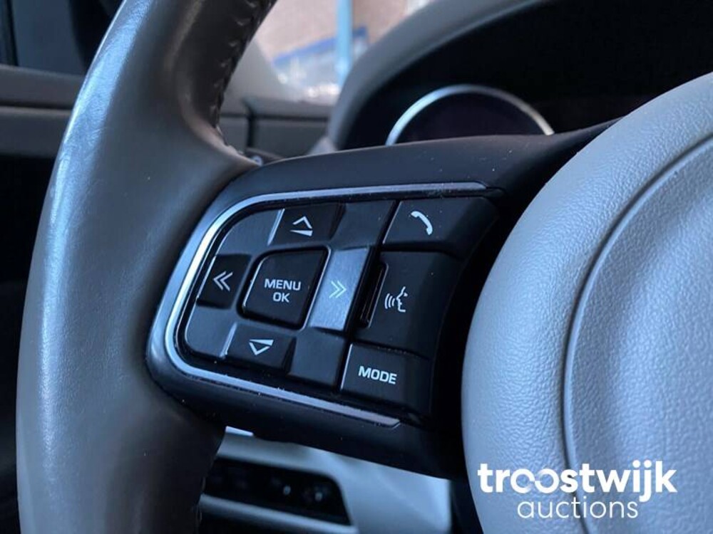 Jaguar 2.0 D R-Sport Auto