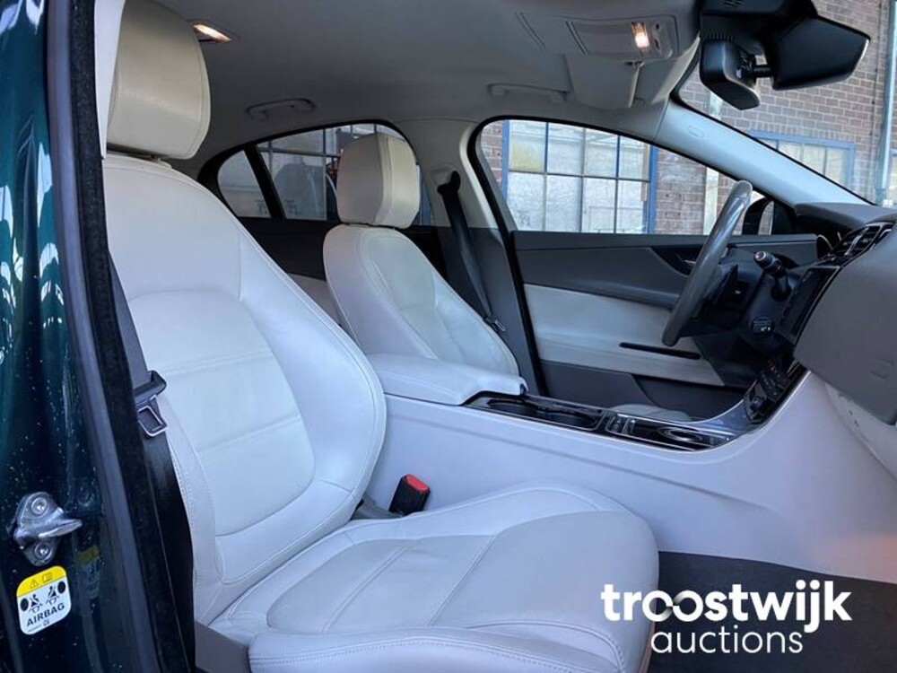 Jaguar 2.0 D R-Sport Auto