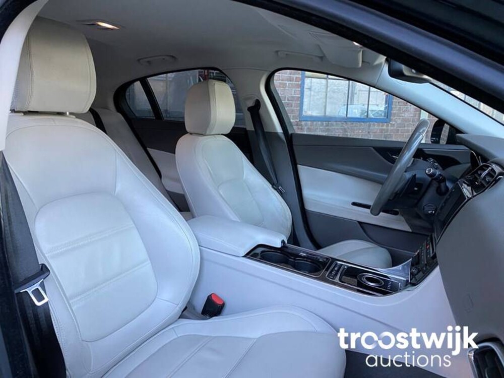 Jaguar 2.0 D R-Sport Auto