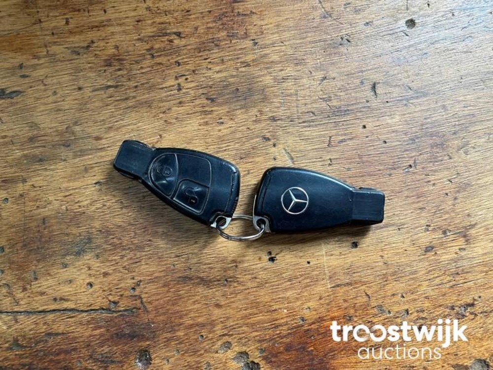 Mercedes-Benz E240 Avantgarde E-klasse Combi Car