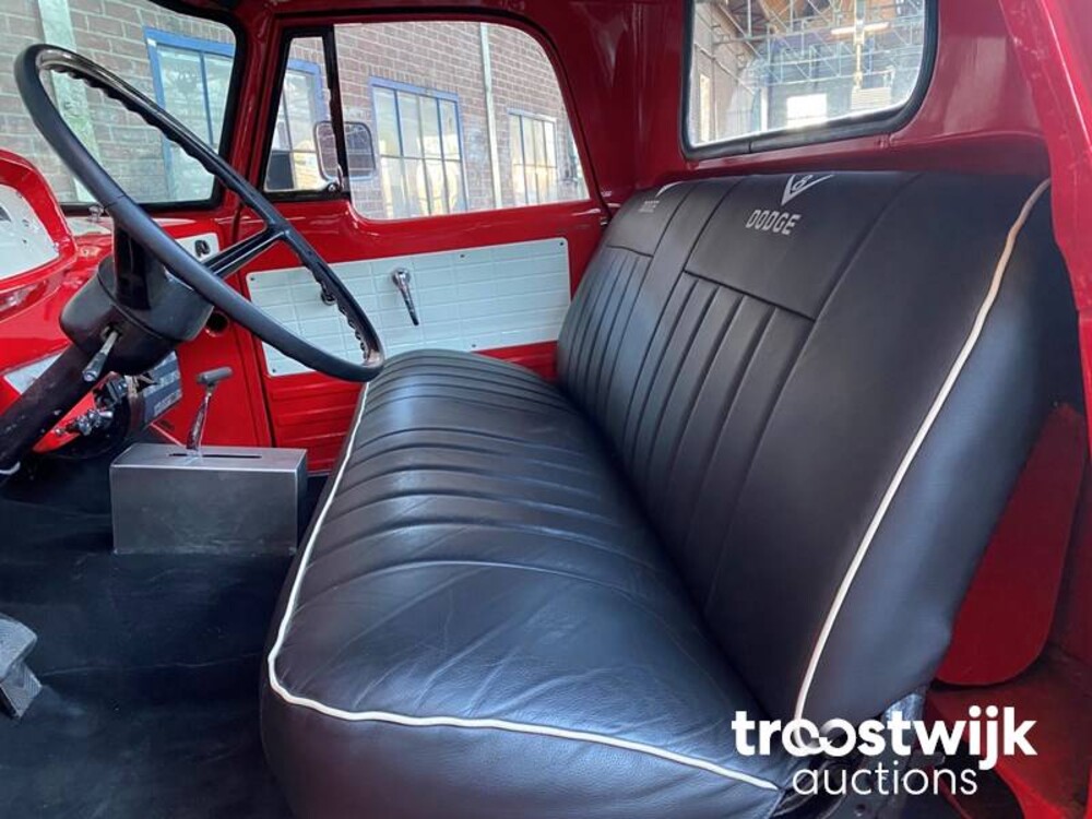 Dodge D100 Short Bed 7.2 V8 Auto