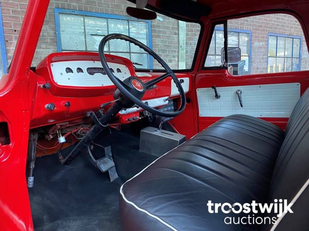 Dodge D100 Short Bed 7.2 V8 Auto