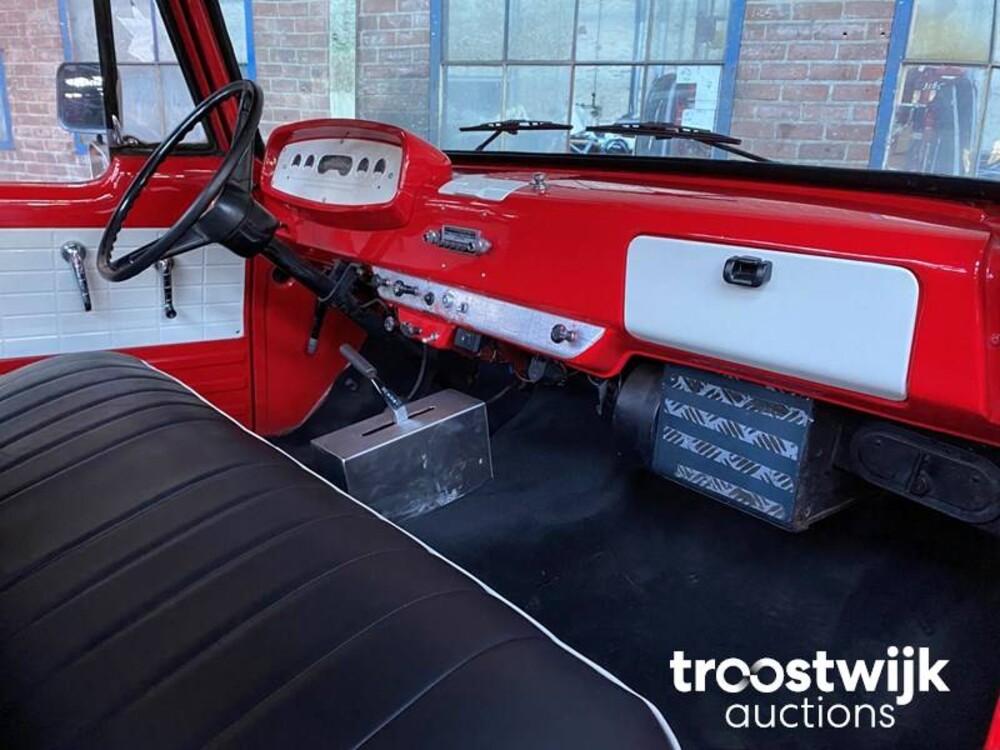 Dodge D100 Short Bed 7.2 V8 Auto