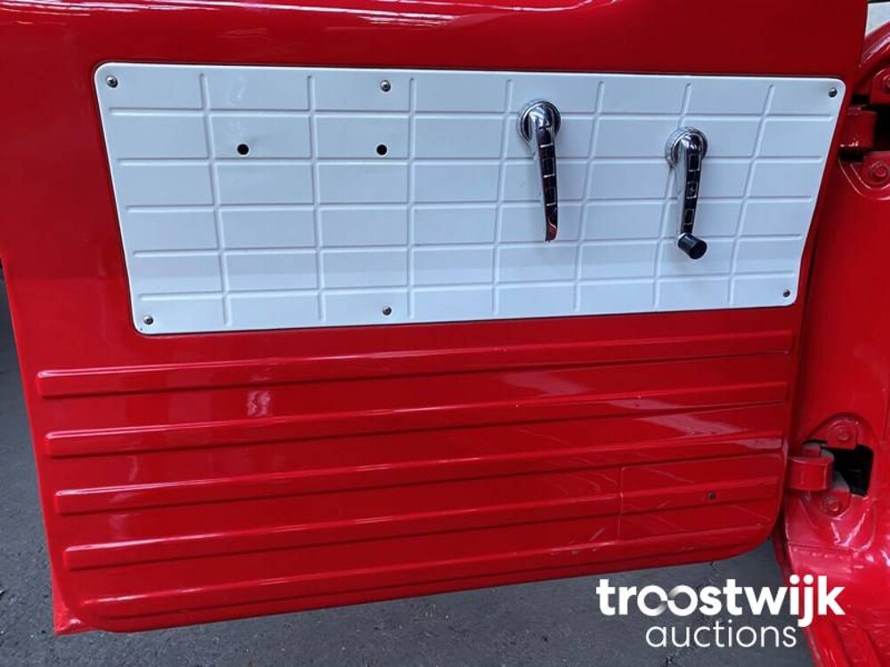 Dodge D100 Short Bed 7.2 V8 Auto