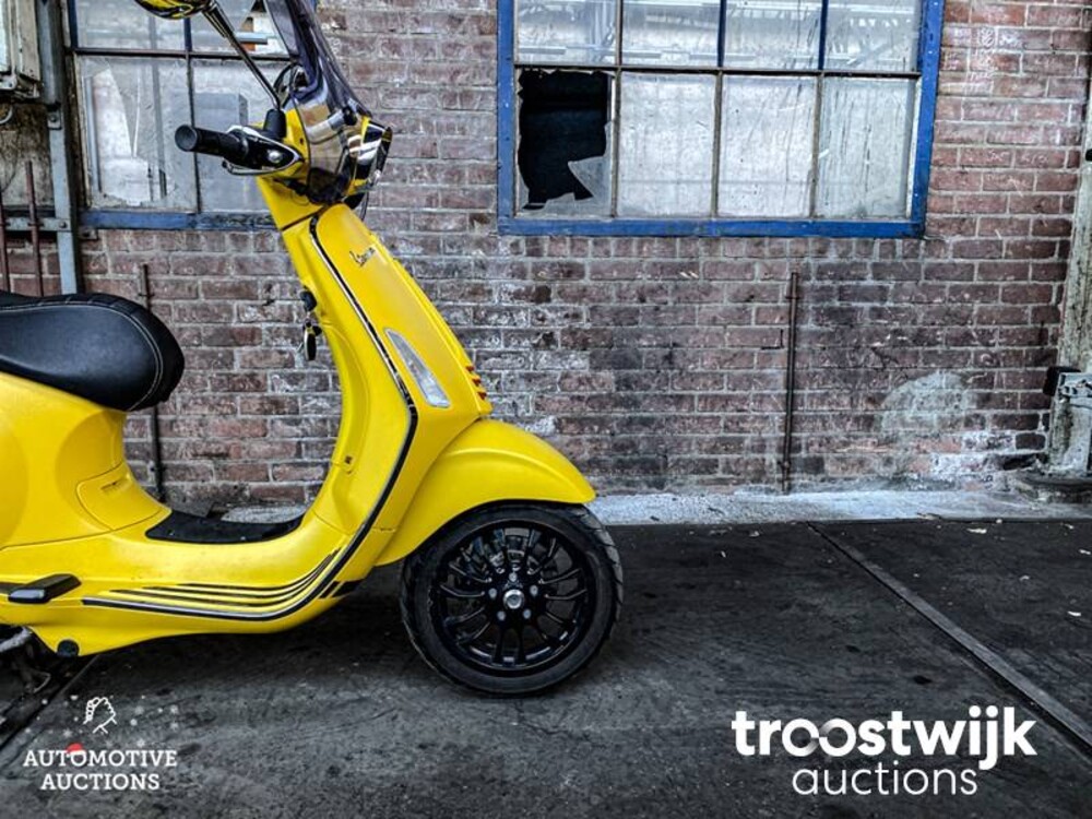 Piaggio Vespa Sprint 4T Notte Geel Roller