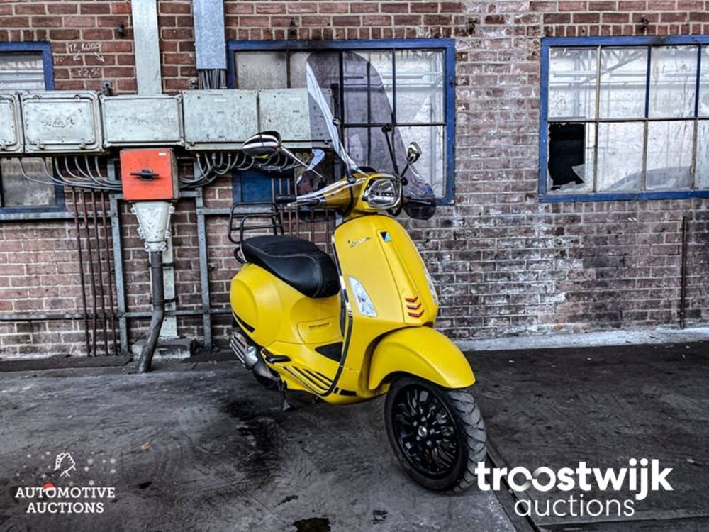 Piaggio Vespa Sprint 4T Notte Geel Roller