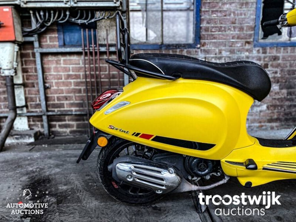 Piaggio Vespa Sprint 4T Notte Geel Roller