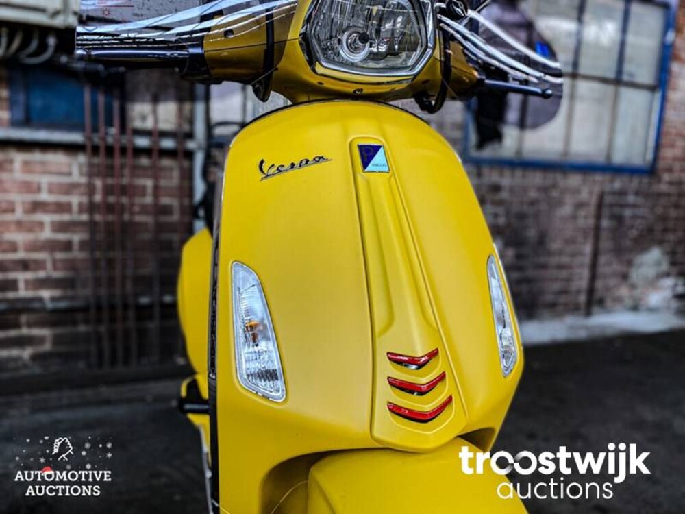 Piaggio Vespa Sprint 4T Notte Geel Roller
