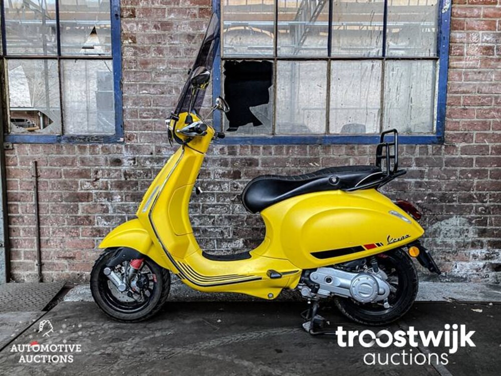Piaggio Vespa Sprint 4T Notte Geel Roller