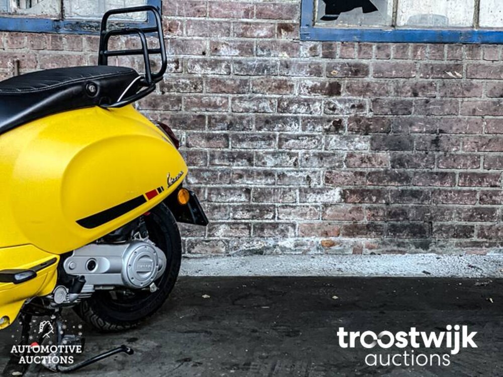 Piaggio Vespa Sprint 4T Notte Geel Roller