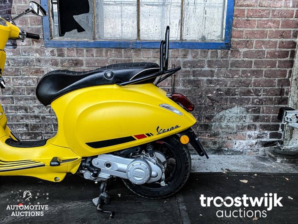 Piaggio Vespa Sprint 4T Notte Geel Roller