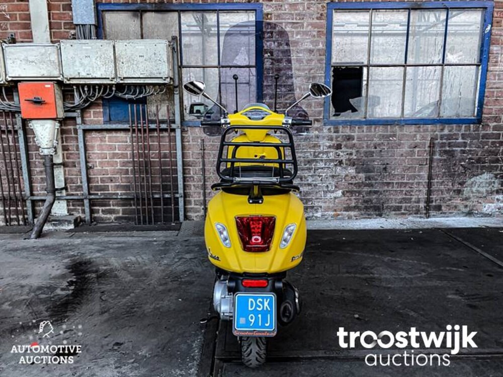 Piaggio Vespa Sprint 4T Notte Geel Roller