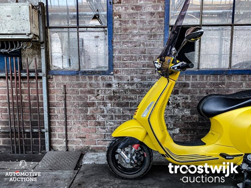 Piaggio Vespa Sprint 4T Notte Geel Roller