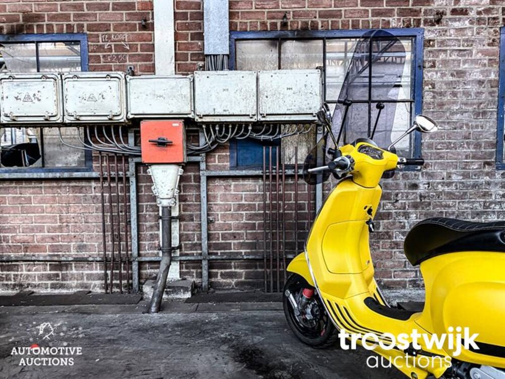 Piaggio Vespa Sprint 4T Notte Geel Roller