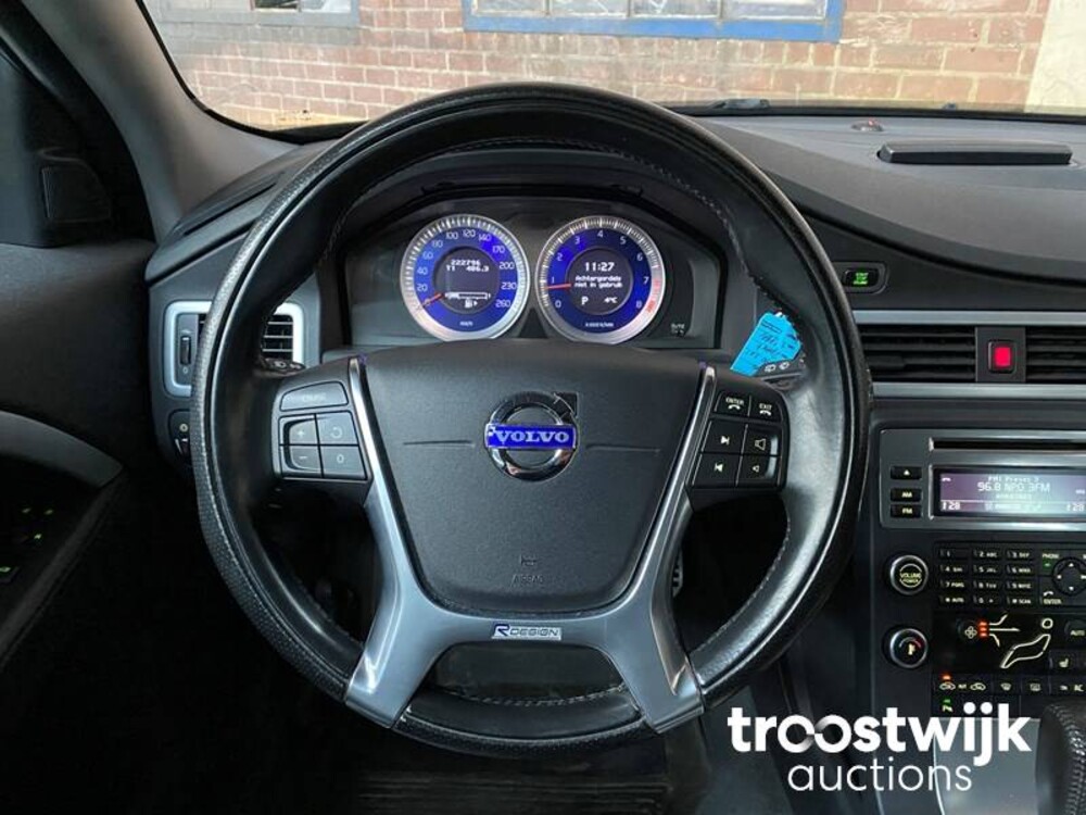 Volvo V70 2.0T R-Edition Auto