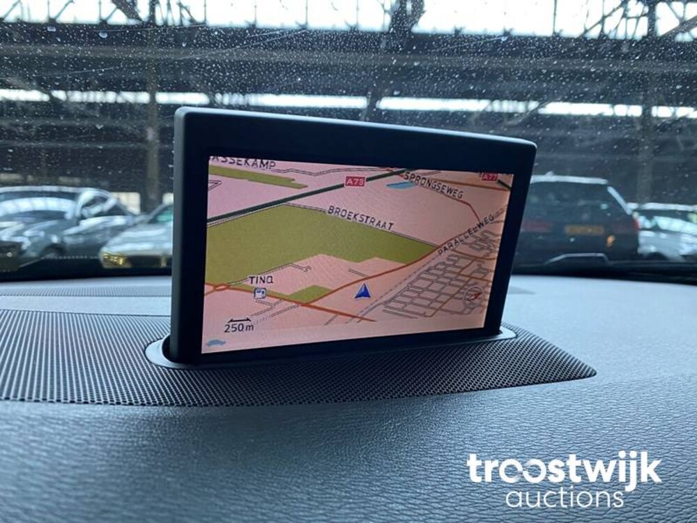 Volvo V70 2.0T R-Edition Auto