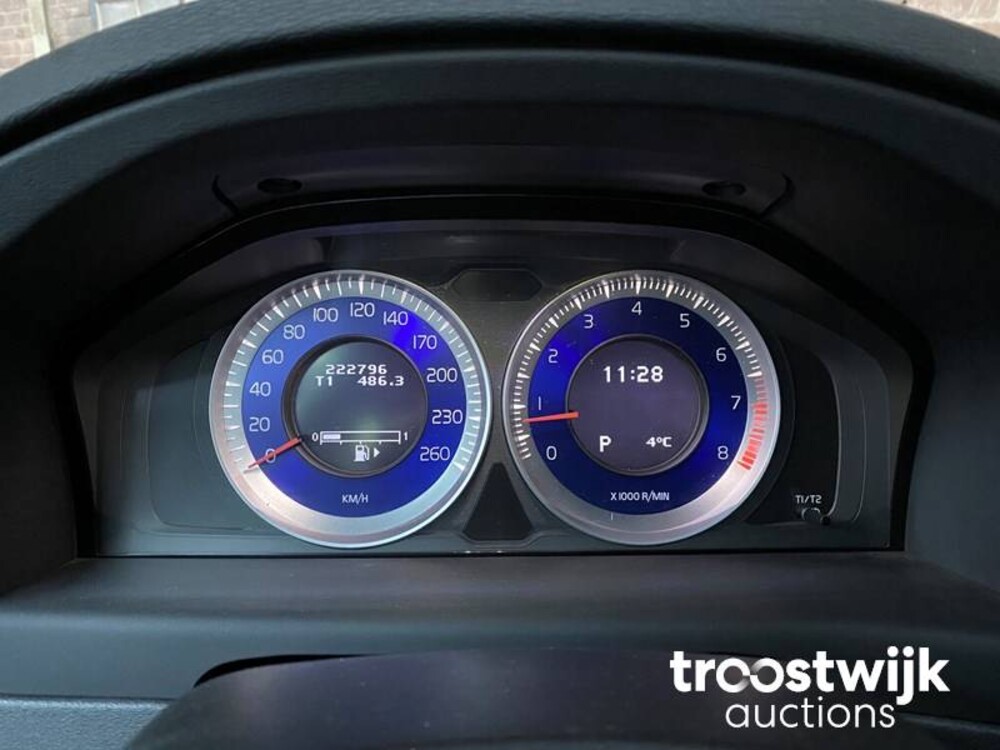 Volvo V70 2.0T R-Edition Auto