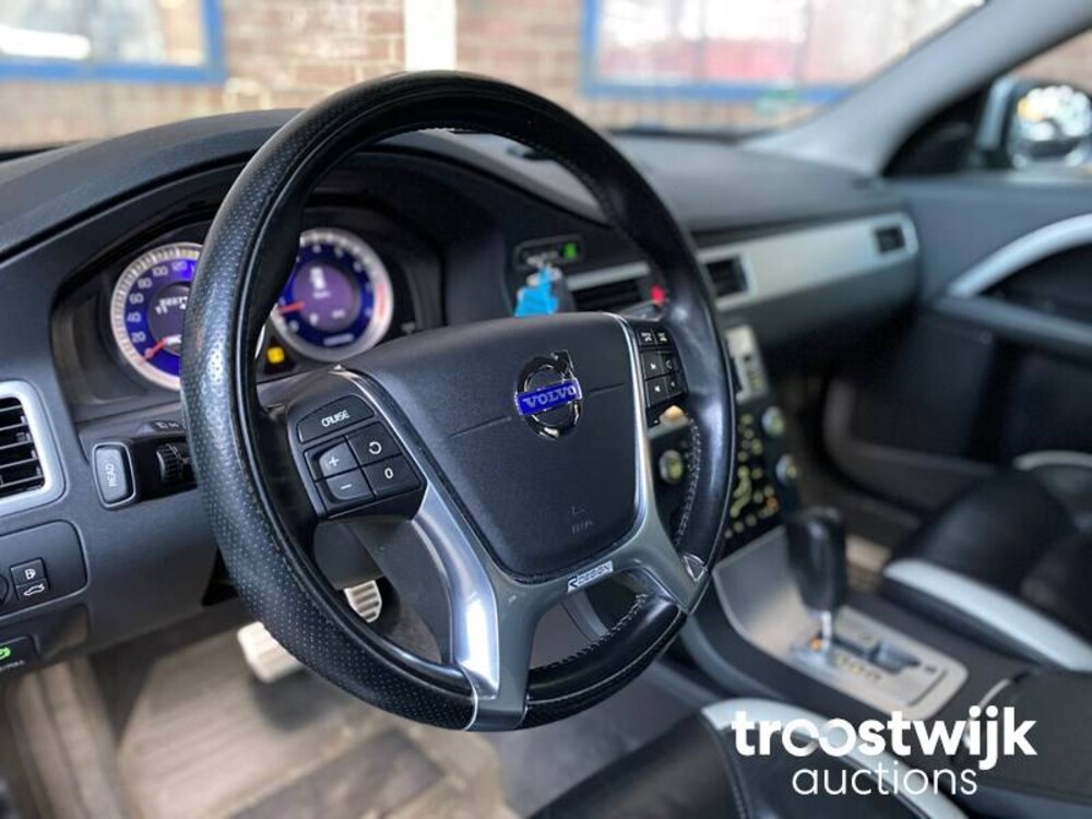 Volvo V70 2.0T R-Edition Auto