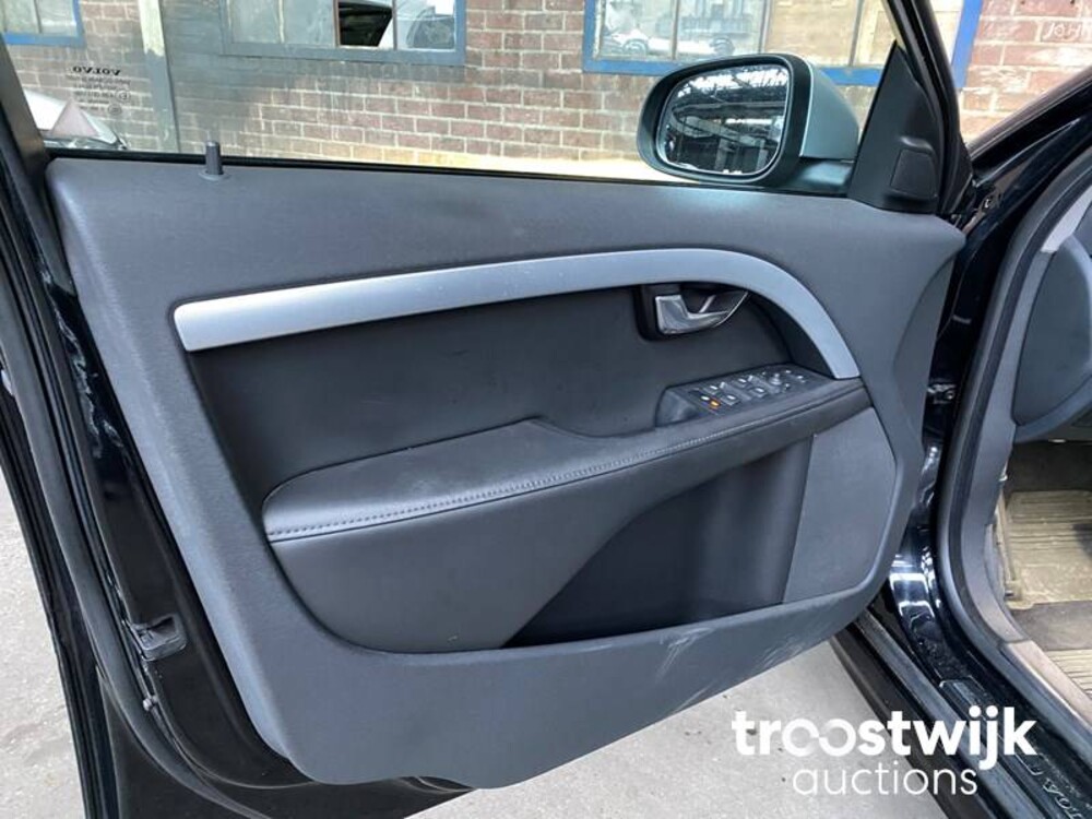 Volvo V70 2.0T R-Edition Auto