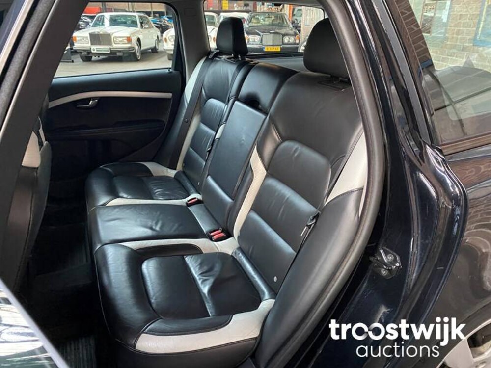 Volvo V70 2.0T R-Edition Auto