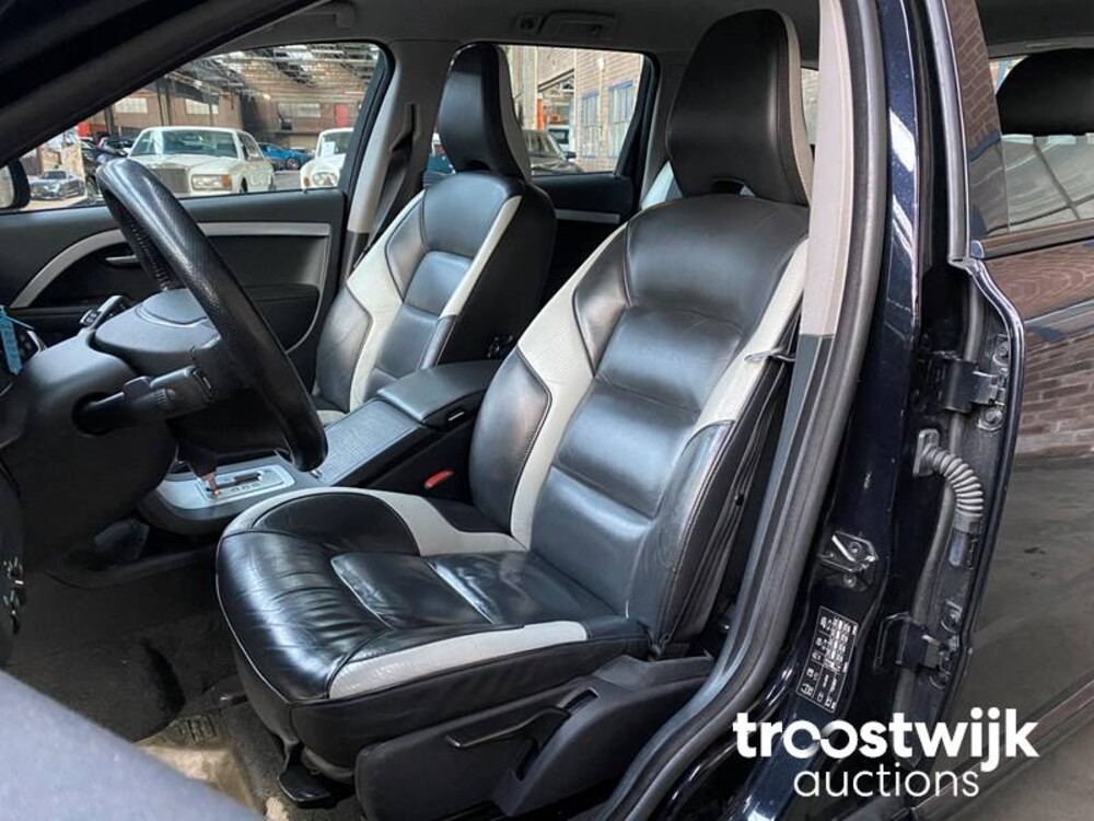 Volvo V70 2.0T R-Edition Auto