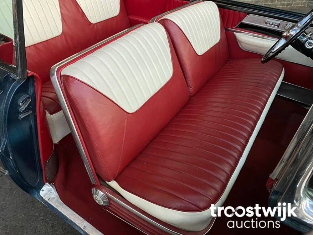 Buick Roadmaster Convertible 76 C V8 Auto