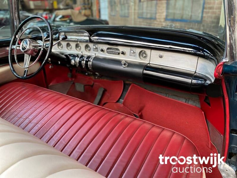 Buick Roadmaster Convertible 76 C V8 Auto