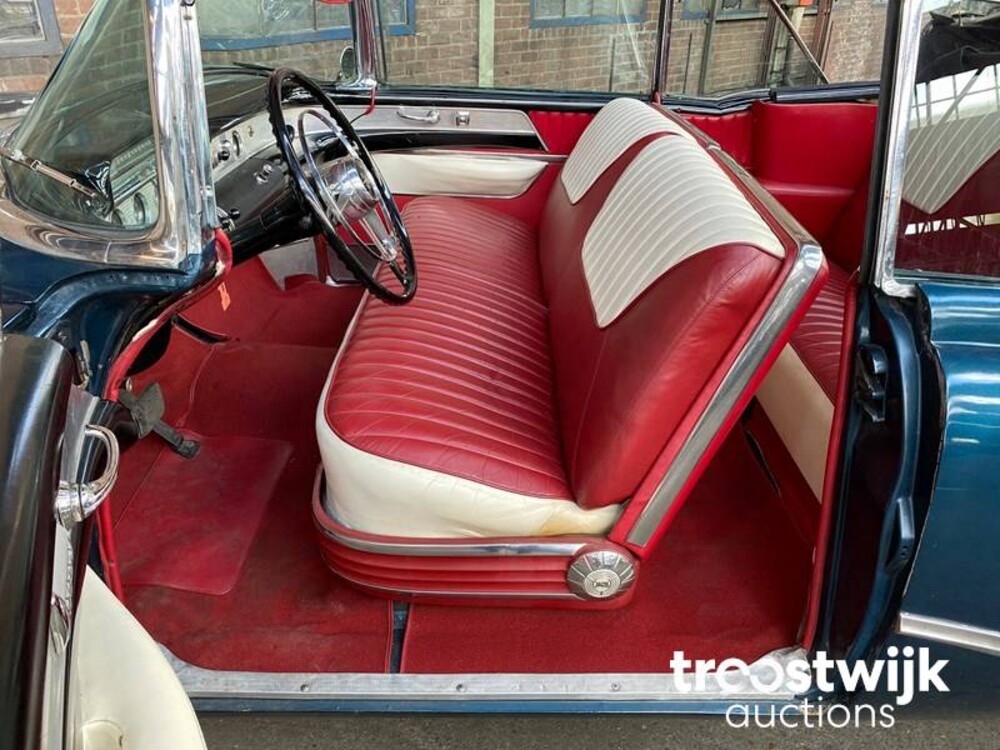 Buick Roadmaster Convertible 76 C V8 Auto