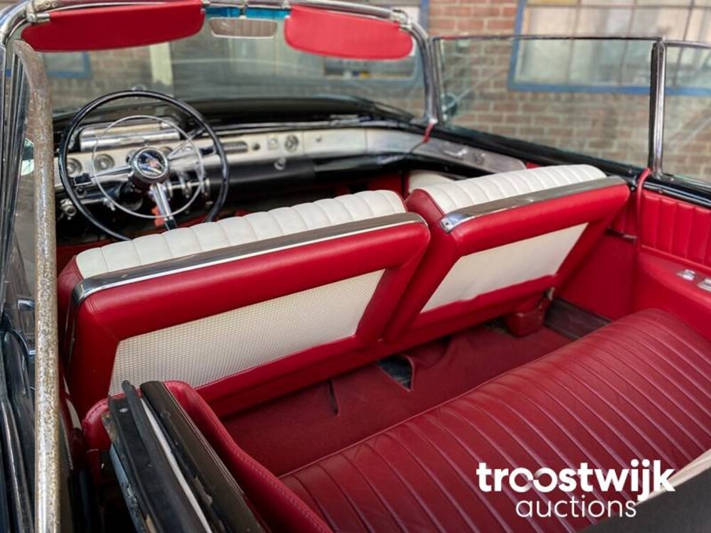 Buick Roadmaster Convertible 76 C V8 Auto