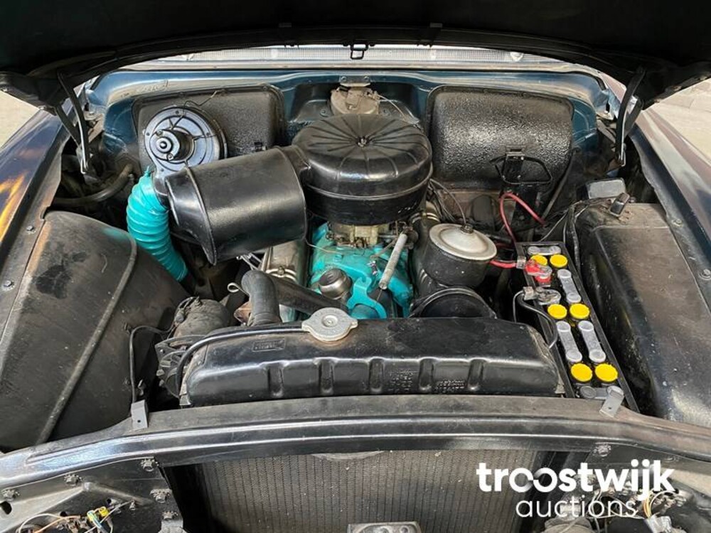 Buick Roadmaster Convertible 76 C V8 Auto