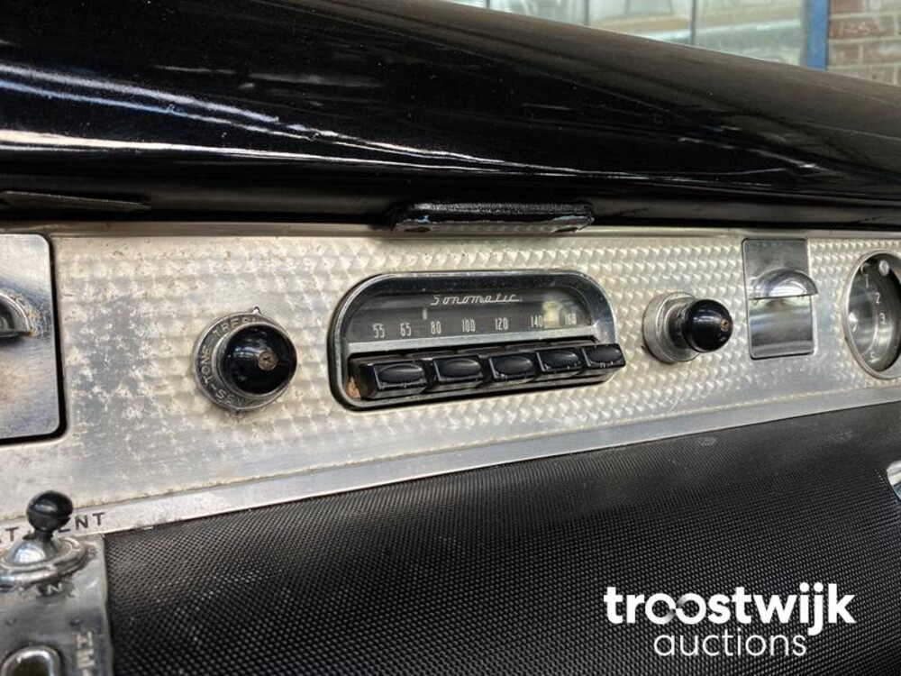 Buick Roadmaster Convertible 76 C V8 Auto