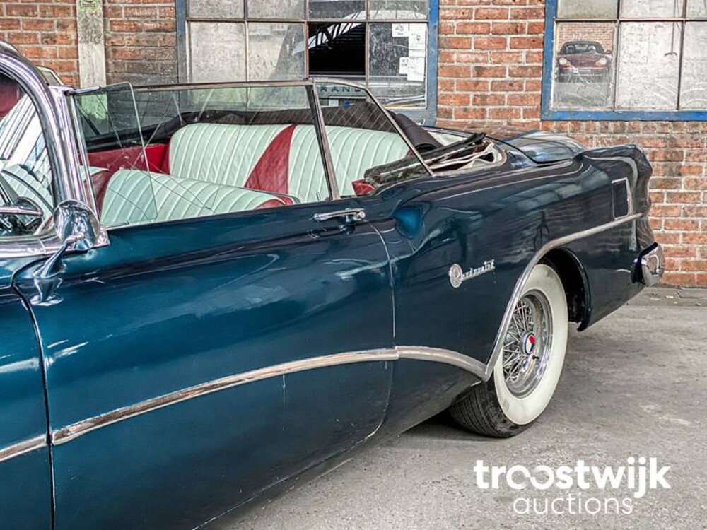 Buick Roadmaster Convertible 76 C V8 Auto