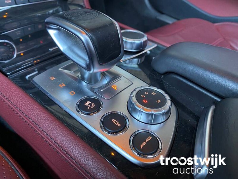 Mercedes-Benz SL63 AMG 5.5 V8 Auto