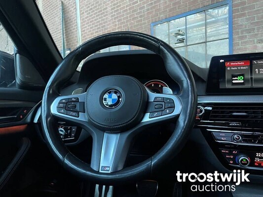BMW 520d High Executive 5-Serie Touring  190pk 2017, PR-620-R