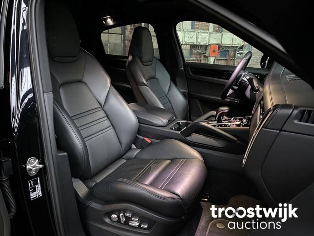 Porsche Cayenne E-Hybrid Coupe 3.0 V6 Auto