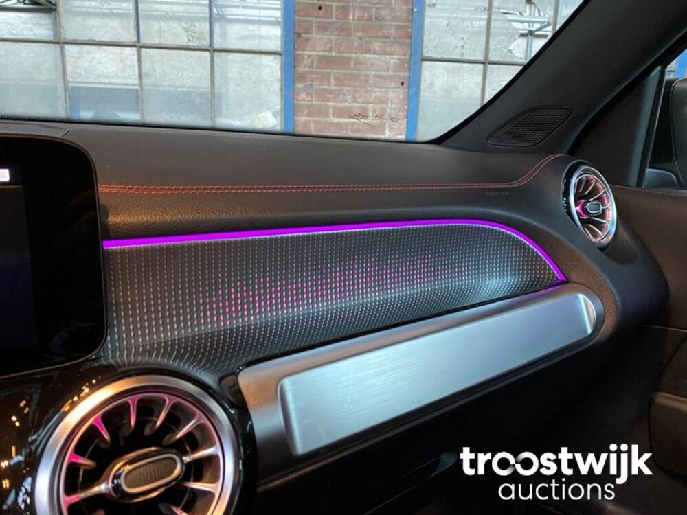 Mercedes-Benz EQB300 AMG 4Matic Auto