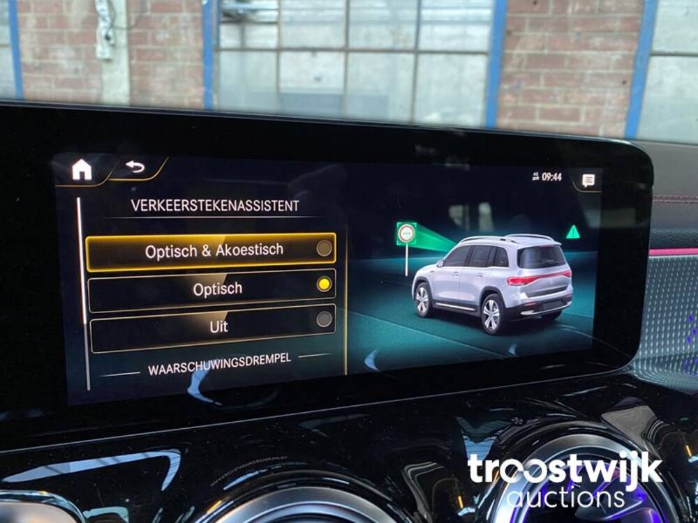 Mercedes-Benz EQB300 AMG 4Matic Auto