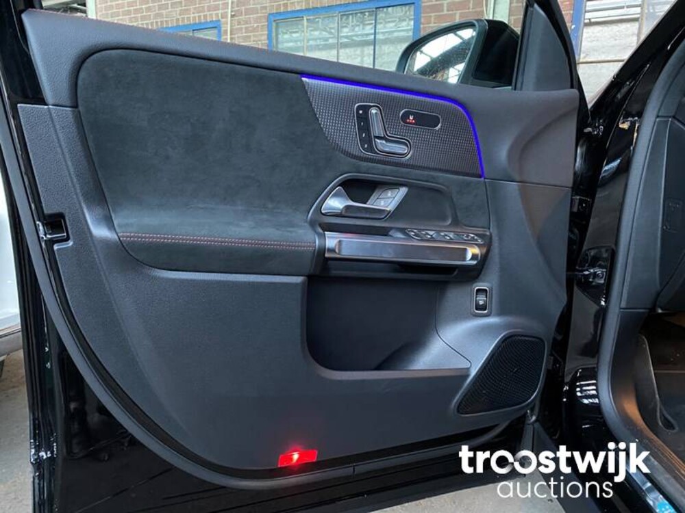 Mercedes-Benz EQB300 AMG 4Matic Auto