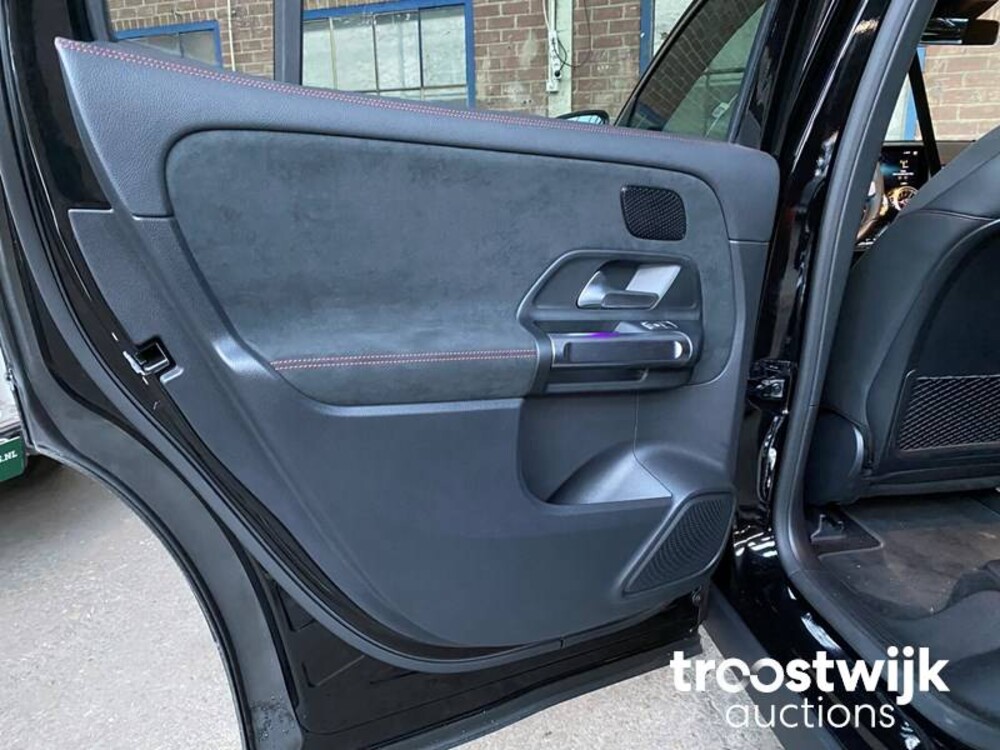 Mercedes-Benz EQB300 AMG 4Matic Auto