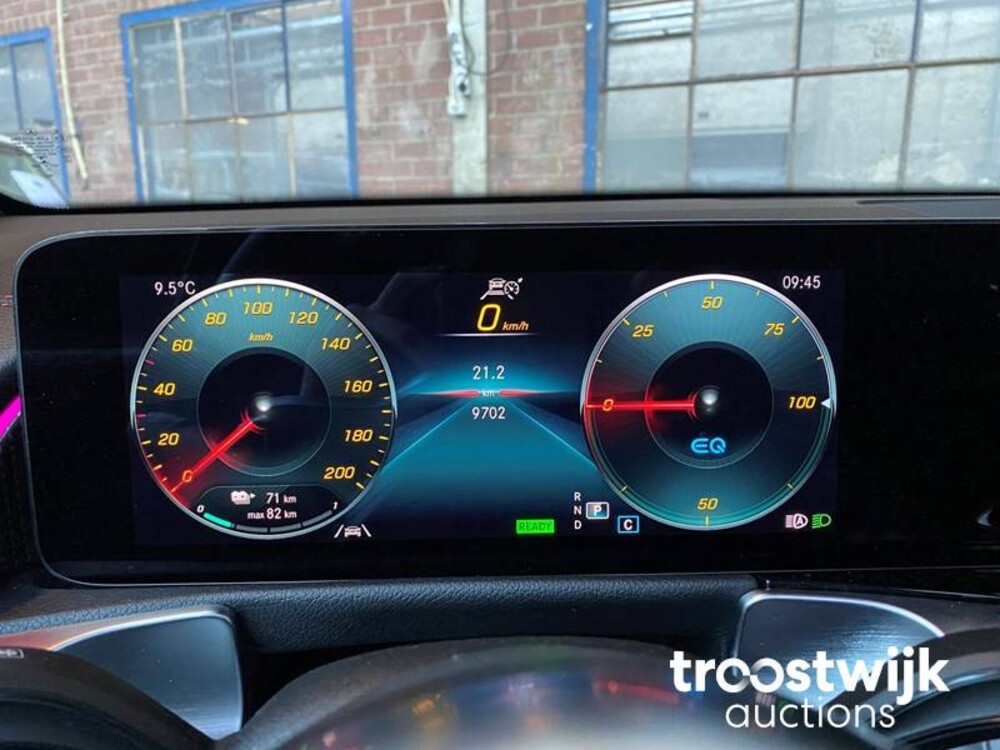 Mercedes-Benz EQB300 AMG 4Matic Auto