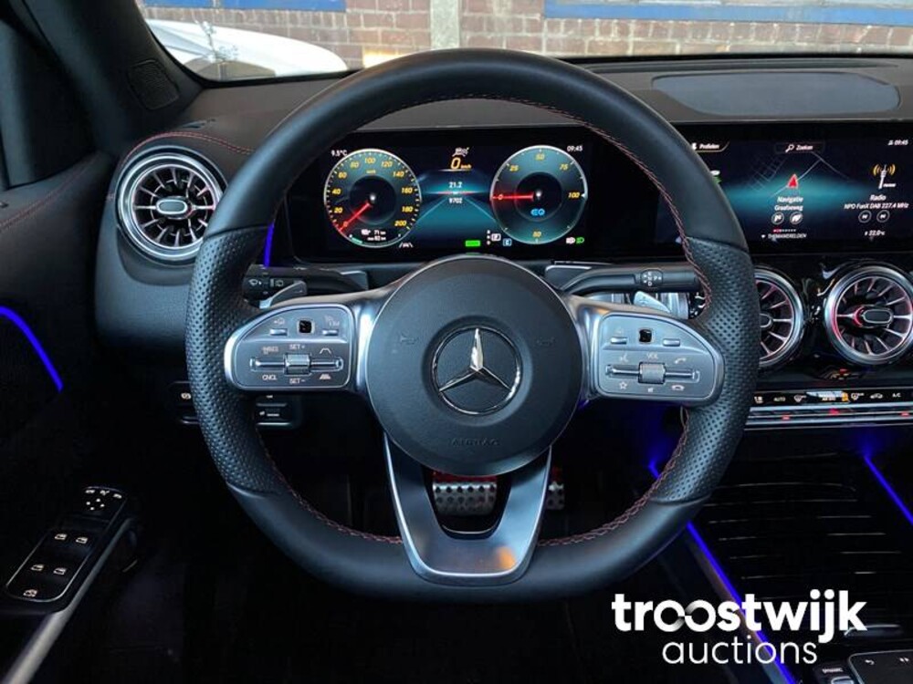 Mercedes-Benz EQB300 AMG 4Matic Auto