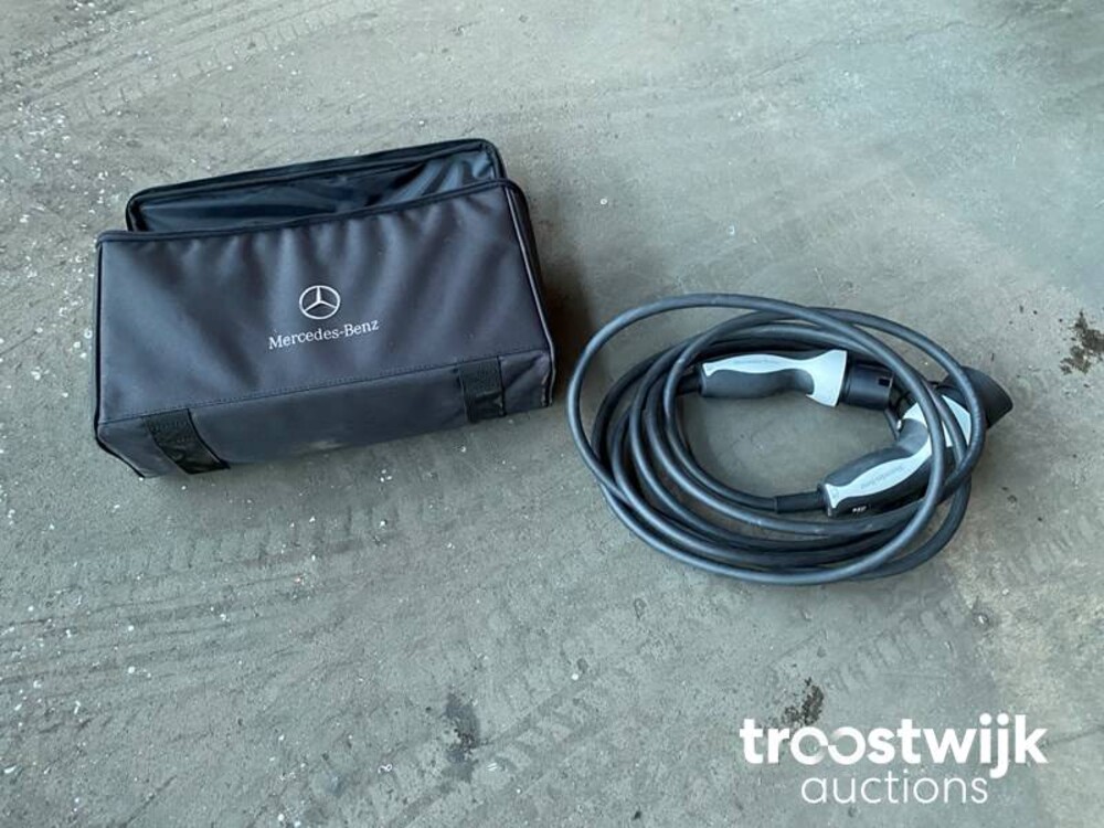 Mercedes-Benz EQB300 AMG 4Matic Auto