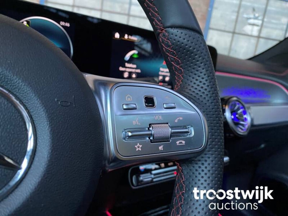 Mercedes-Benz EQB300 AMG 4Matic Auto