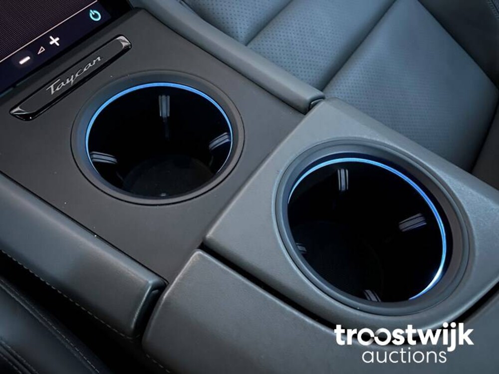 Porsche Taycan 4S Performance 84 kWh Auto