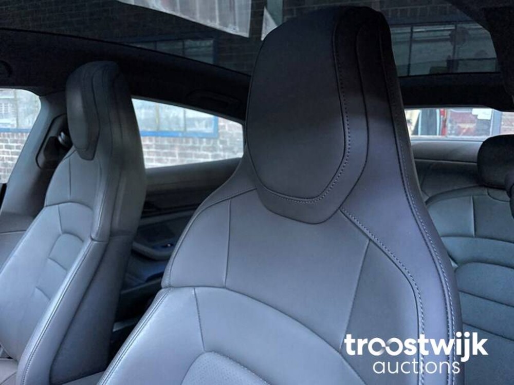 Porsche Taycan 4S Performance 84 kWh Auto