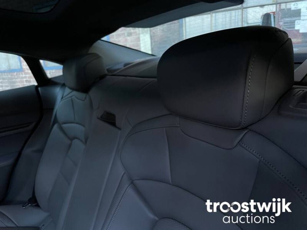 Porsche Taycan 4S Performance 84 kWh Auto